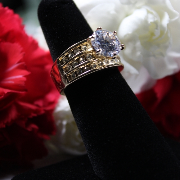 Yellow ring with Huge CZ Diamond - Picture 7 of 8